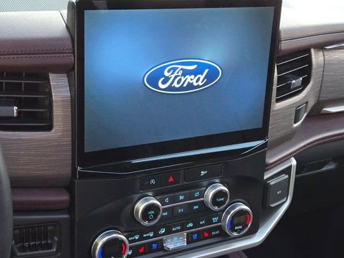 Used 2024 Ford Expedition Limited image 24