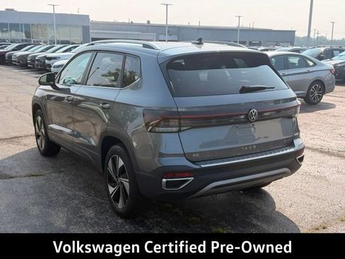 Used 2025 Volkswagen Taos SE w/ Panoramic Sunroof Package AWD/4WD image 2