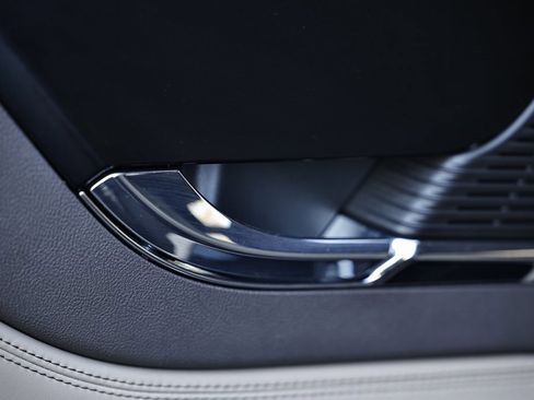 Used 2021 Lincoln Corsair FWD w/ Premium Package image 22