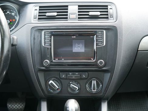 Used 2017 Volkswagen Jetta SE FWD image 23