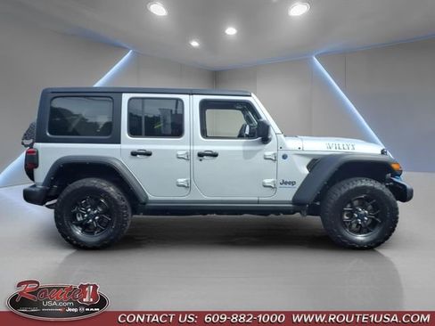 Used 2024 Jeep Wrangler Unlimited AWD/4WD image 2