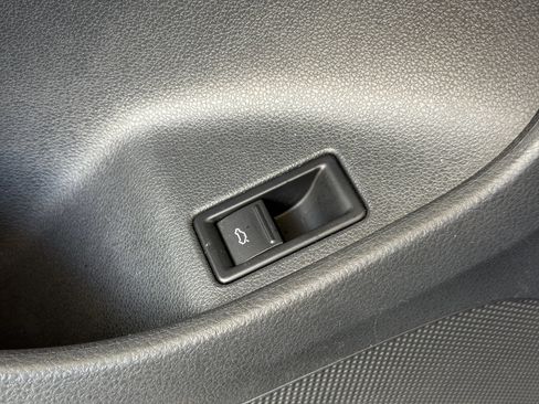 Used 2015 Volkswagen Jetta Sport FWD image 34