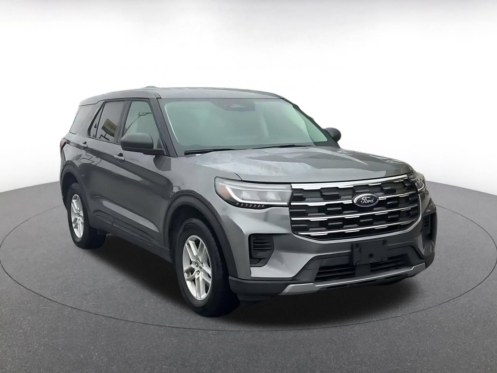Used 2026 Ford Explorer Active AWD/4WD image 3