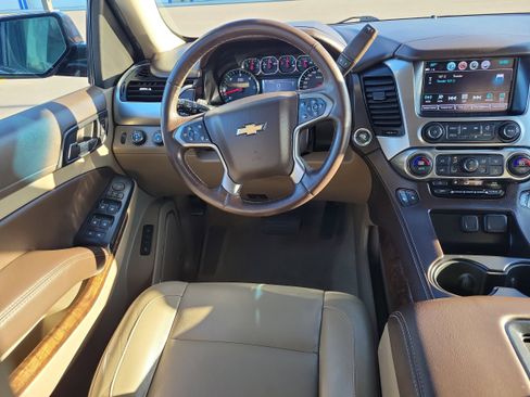 Used 2018 Chevrolet Suburban LT w/ Luxury Package image 16