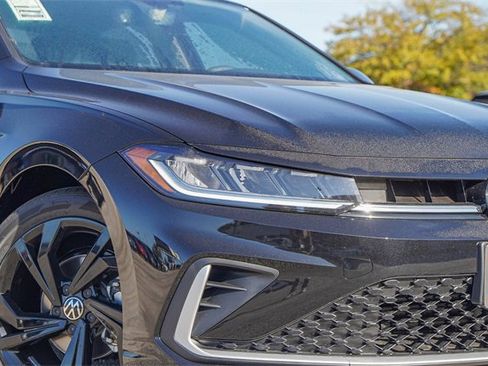 New 2026 Volkswagen Jetta SE image 3