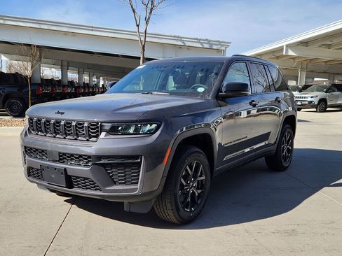 New 2026 Jeep Grand Cherokee Altitude AWD/4WD image 4