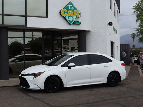Used 2021 Toyota Corolla LE image 4