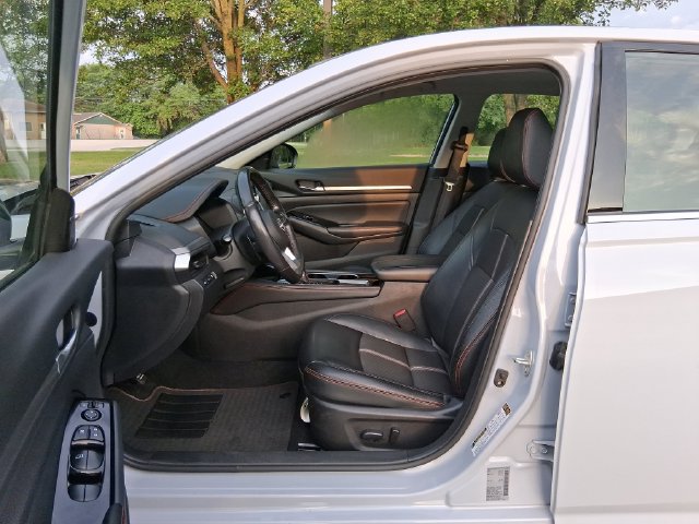 Used 2024 Nissan Altima 2.5 SR FWD image 11