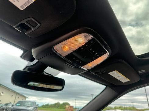 Used 2019 Jeep Grand Cherokee Overland AWD/4WD image 19