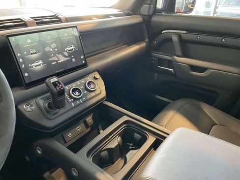 Used 2023 Land Rover Defender 110 V8 AWD/4WD image 32
