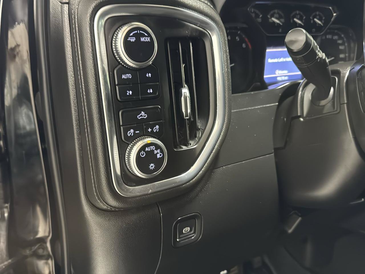 Used 2021 GMC Sierra 1500 SLE w/ X31 Off-Road Package AWD/4WD image 21