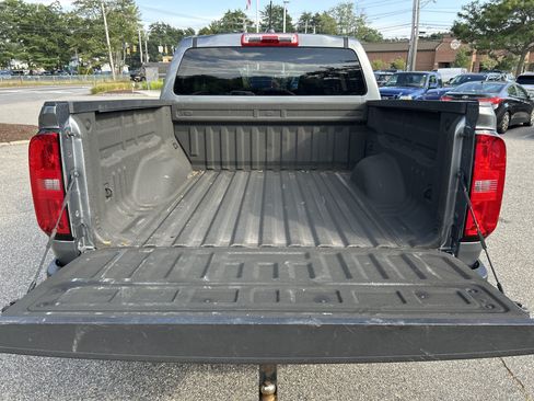 Used 2022 Chevrolet Colorado LT AWD/4WD image 17