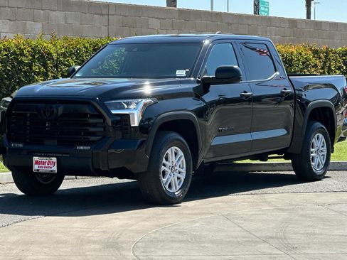 Used 2025 Toyota Tundra SR5 AWD/4WD image 8