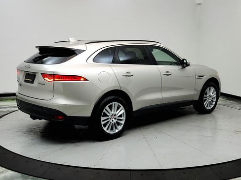 Used 2017 Jaguar F-PACE Prestige image 5