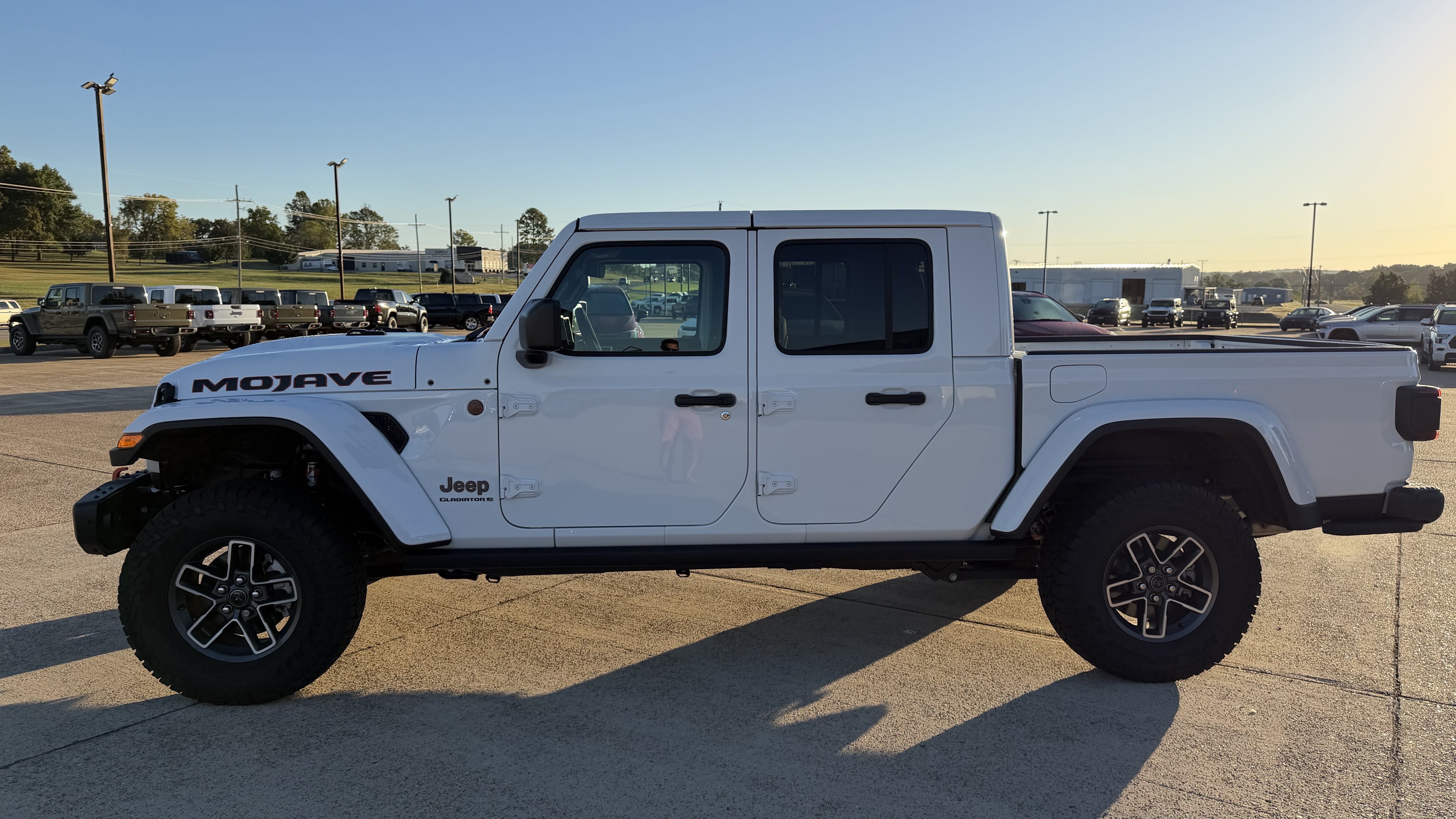 Used 2026 Jeep Gladiator Mojave AWD/4WD image 4