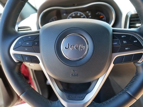 Used 2022 Jeep Grand Cherokee Laredo X AWD/4WD image 25