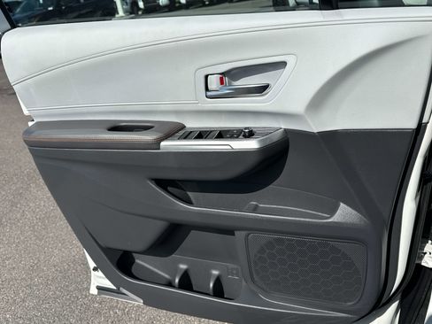 Used 2024 Toyota Sienna XSE FWD image 12