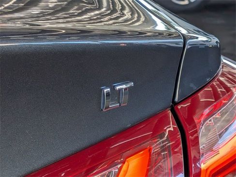 Used 2020 Chevrolet Malibu LT image 28