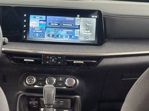 Certified 2025 Nissan Kicks SV AWD/4WD image 16