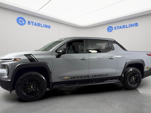 Used 2025 Chevrolet Silverado EV LT image 2
