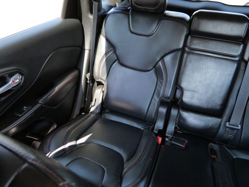 Used 2014 Jeep Cherokee Trailhawk w/ Leather Interior Group AWD/4WD image 12