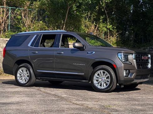 Used 2021 GMC Yukon SLT w/ SLT Luxury Plus Package RWD image 2