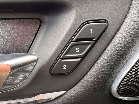 Used 2019 RAM 1500 Laramie image 11