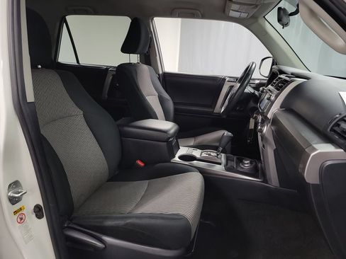 Used 2018 Toyota 4Runner SR5 AWD/4WD image 27