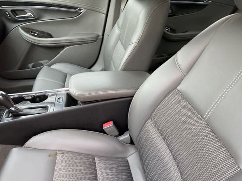 Used 2014 Chevrolet Impala LT w/ Convenience Package image 25