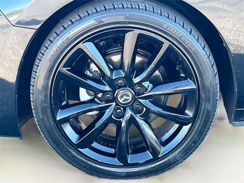 Used 2022 MAZDA MAZDA3 s image 32