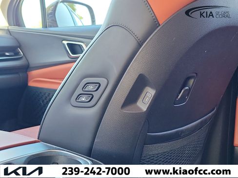 Used 2025 Kia Carnival EX FWD image 20