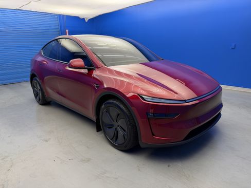 Used 2026 Tesla Model Y 2WD image 2