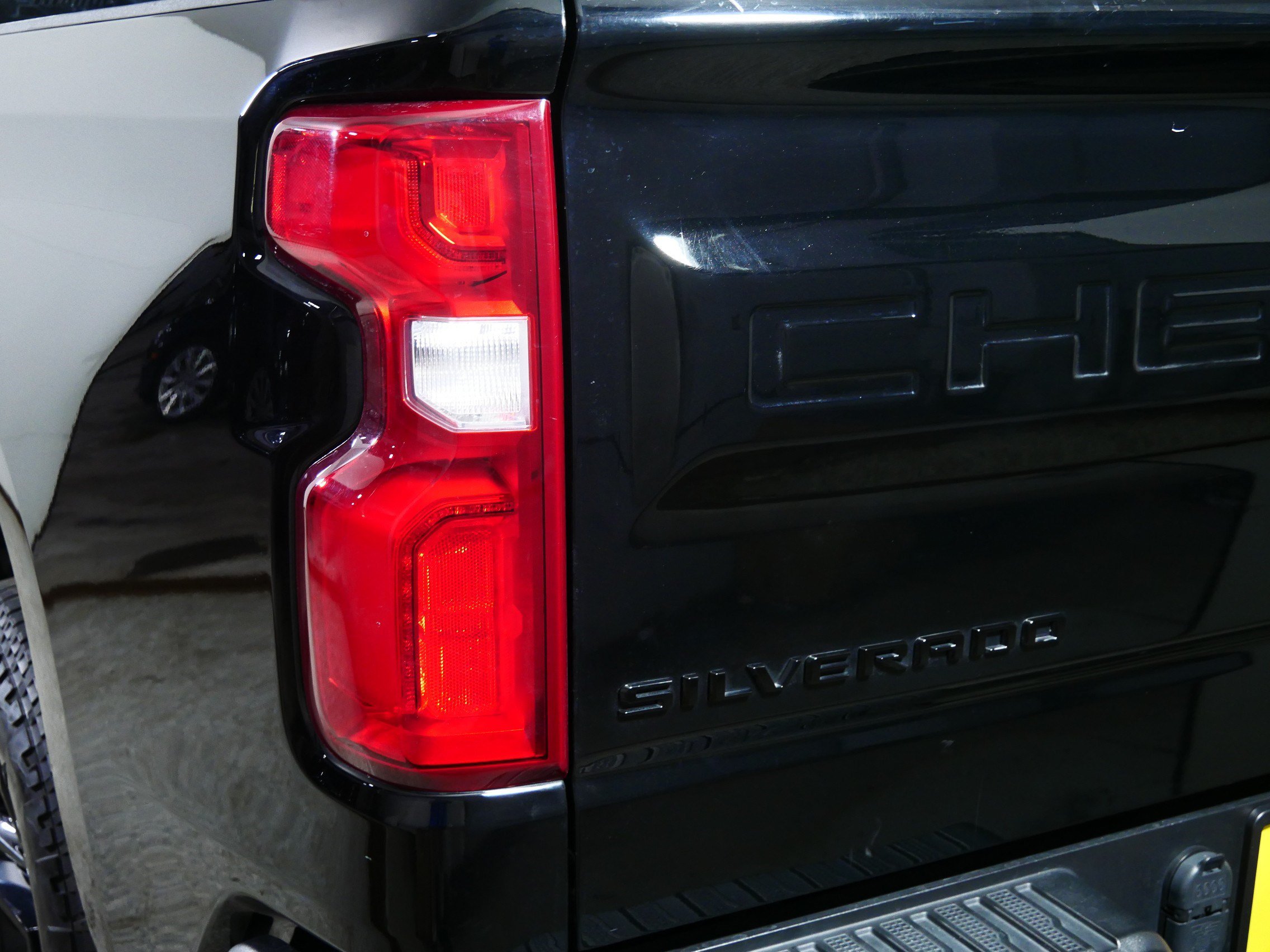 Used 2021 Chevrolet Silverado 1500 Custom Trail Boss w/ Midnight Edition AWD/4WD image 17