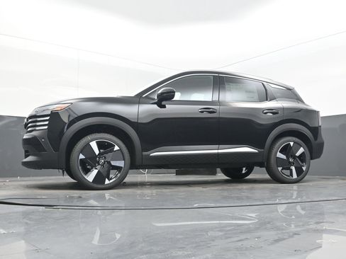 New 2025 Nissan Kicks SR image 14