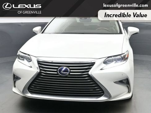 Used 2017 Lexus ES 300h w/ Luxury Package FWD image 3