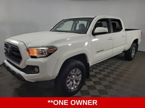 Used 2017 Toyota Tacoma SR5 AWD/4WD image 5