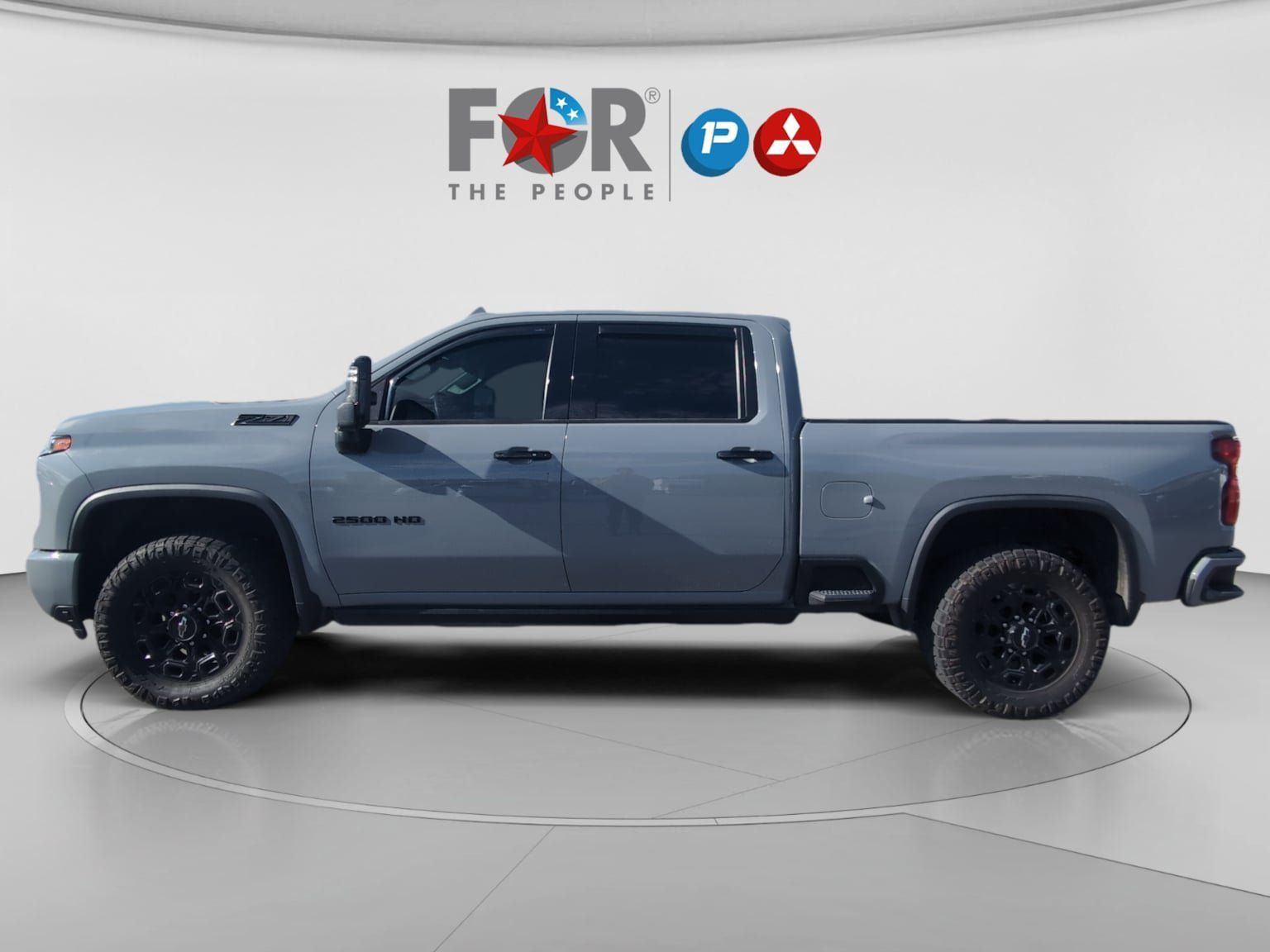 Used 2024 Chevrolet Silverado 2500 LTZ w/ LTZ Plus Package AWD/4WD image 2