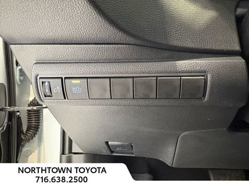 Used 2021 Toyota Corolla SE w/ Carpet Mat Package (TMS) image 12