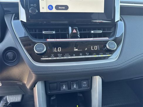 Used 2025 Toyota Corolla Cross XLE image 25