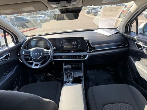Used 2025 Kia Sportage LX image 16