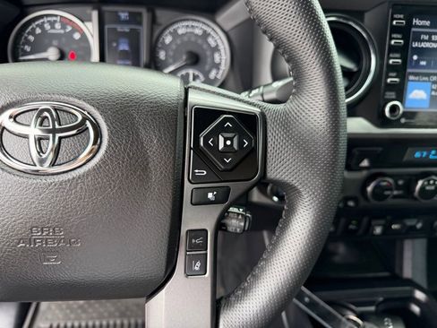 Used 2023 Toyota Tacoma TRD Off-Road w/ Technology Package AWD/4WD image 18