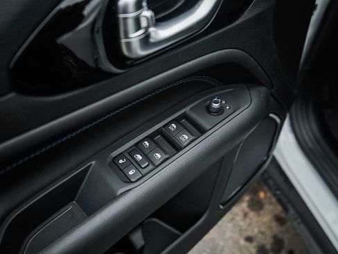 New 2026 Jeep Compass Limited image 19