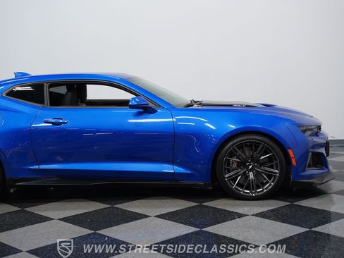 Used 2018 Chevrolet Camaro ZL1 RWD image 30