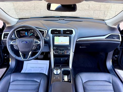 Used 2017 Ford Fusion SE w/ Fusion SE Technology Package image 13