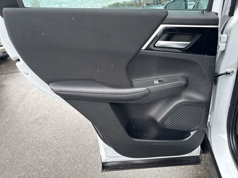 Used 2023 Mitsubishi Outlander ES image 26