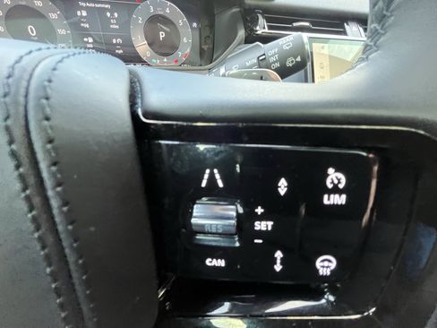 Certified 2024 Land Rover Range Rover Velar Dynamic SE image 20