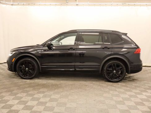 Used 2022 Volkswagen Tiguan SE R-Line image 2