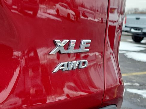 Used 2019 Toyota RAV4 XLE Premium image 7