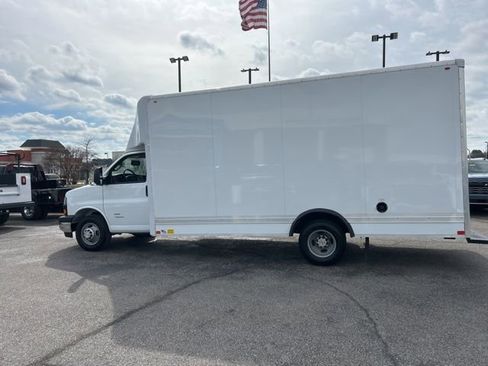 New 2026 Chevrolet Express 4500 w/ Power Convenience Package RWD image 6