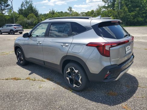 New 2026 Kia Seltos S FWD image 3